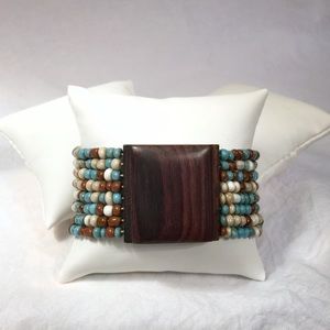 Gorgeous bead bracelet with wooden detail
